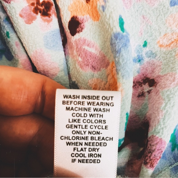 EUC Elle XXL Multicolored Floral Blouse With V-Neck & Ruffle Cap Sleeves - Picture 4 of 5